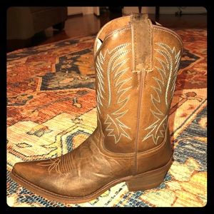 Women’s cowboy boots!! Size 8
